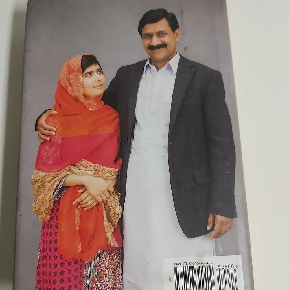 🤩2/$30 I am Malala - hardcover book - Picture 2 of 4